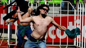 Policía chilena vuelve a estadios ante violencia de hinchas del fútbol