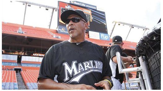 Rodrí­guez habla con Marlins sobre puesto permanente de piloto