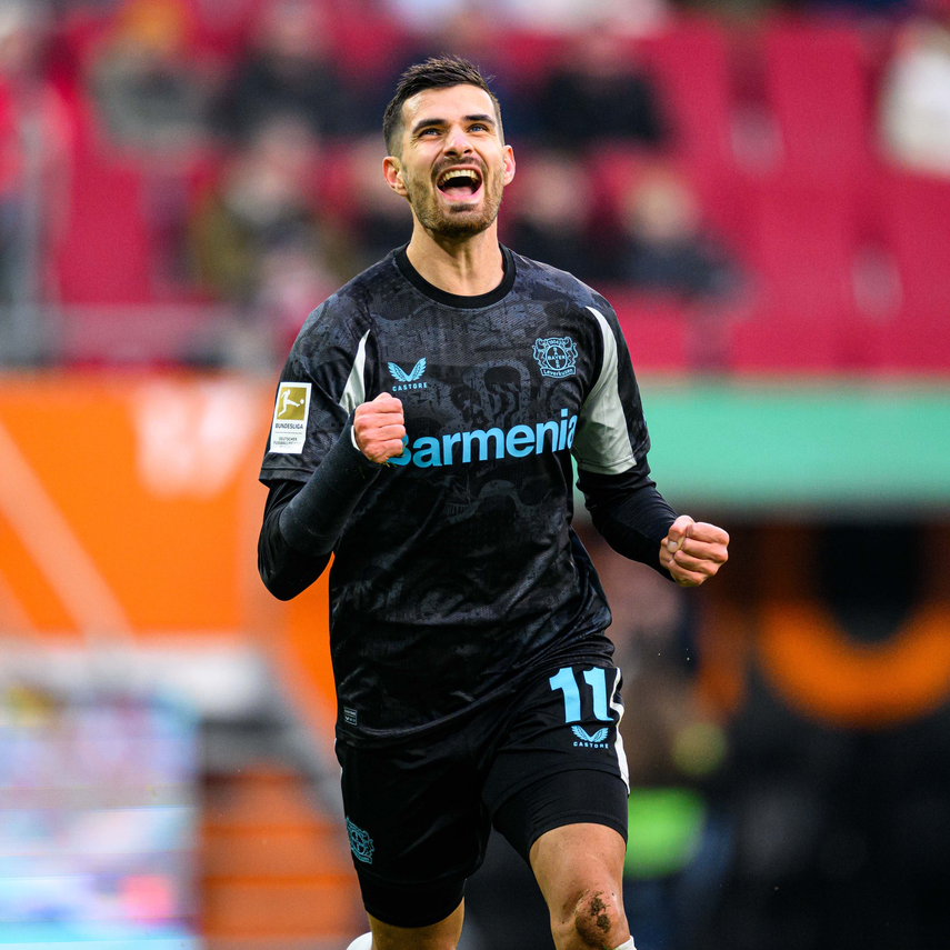 El Bayer Leverkusen superó al Augsburgo y recortó distancias con el líder