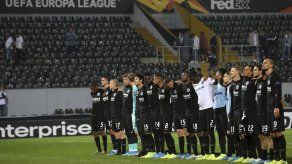 UEFA castiga al Ajax y al Eintracht por mal comportamiento