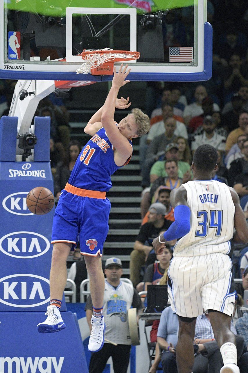 Knicks remontan y derrotan a Magic