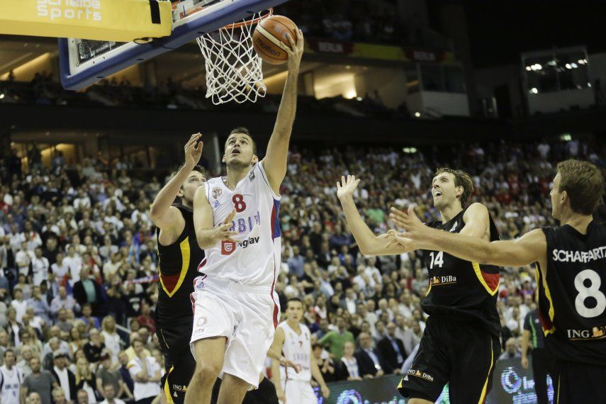 Serbia supera a Alemania en Campeonato Europeo de básquetbol