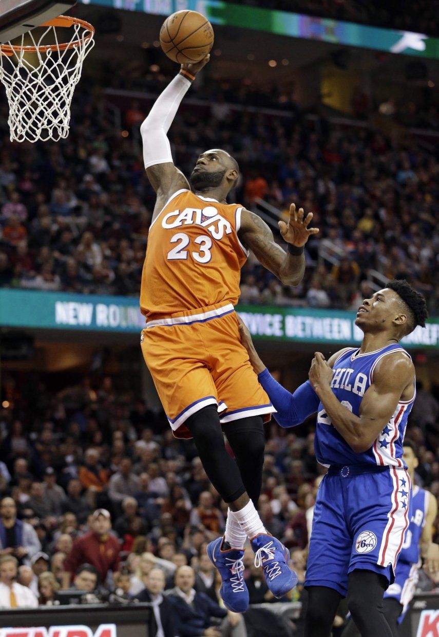 Cavs cierran turbulento marzo con triunfo ante 76ers