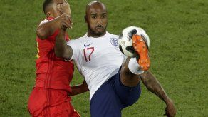 Volante inglés Delph vuelve a su país por nacimiento de hijo