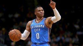 Westbrook sigue siendo rey del triple-doble