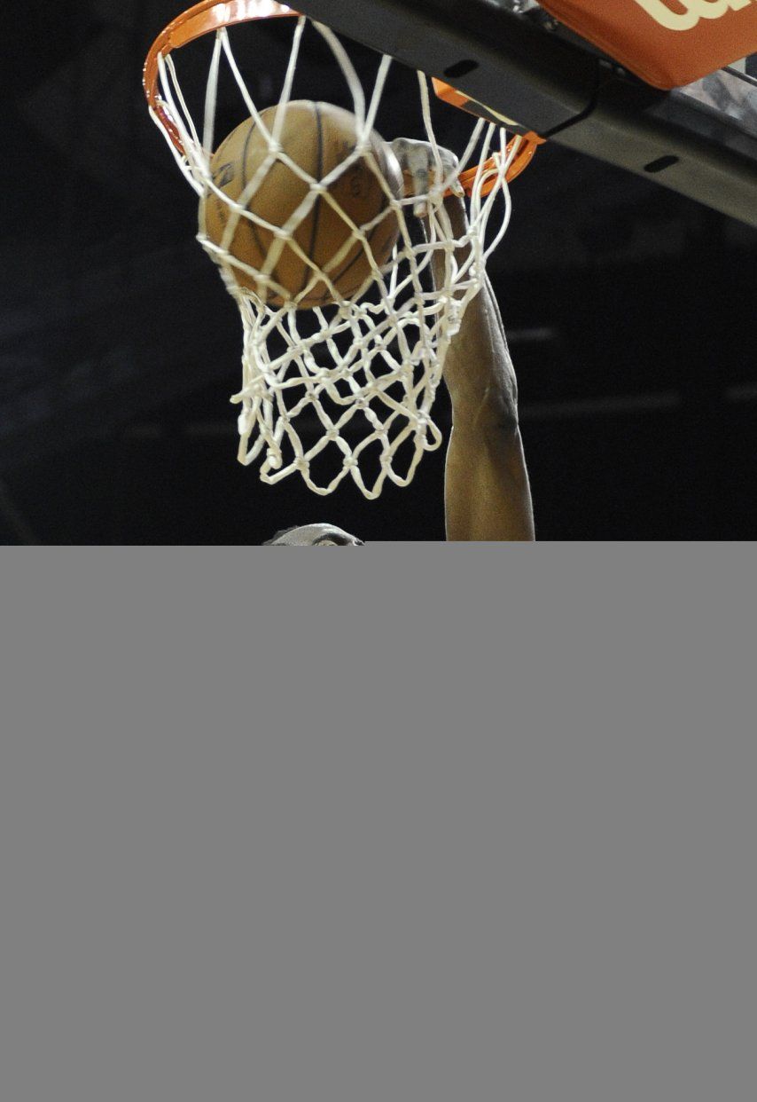 Harden y Rockets doblegan a Lakers