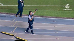 Bolillo Gómez lloró al salir al estadio Rommel Fernández Gutiérrez