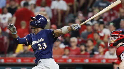 Milwaukee gana su séptimo encuentro seguido ante los Rojos