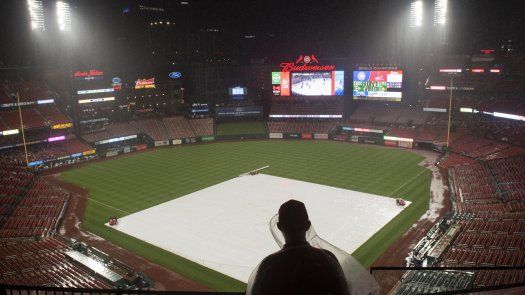 Los Cardenales ganan a los Cachorros tras un largo receso