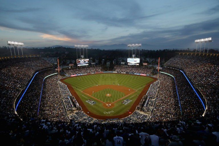 Espectadora murió por pelotazo en partido de béisbol, según ESPN