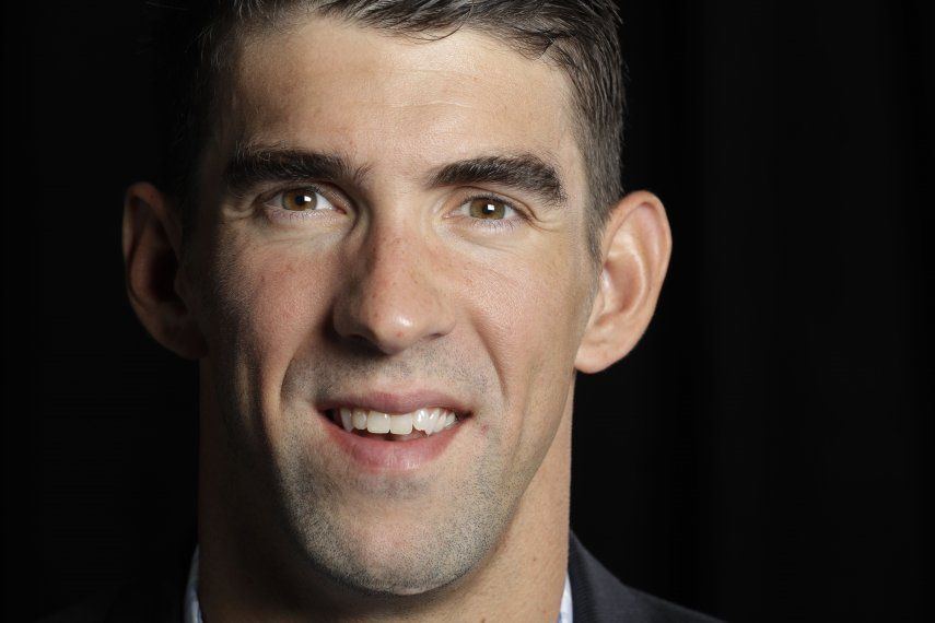 Premian a Michael Phelps por contribuir a la salud mental