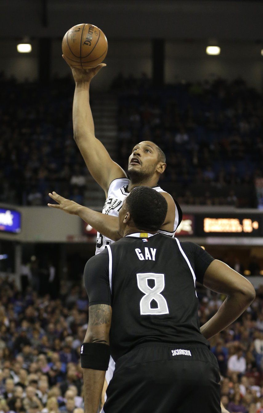 Spurs cortan racha de 4 derrotas; superan a Kings