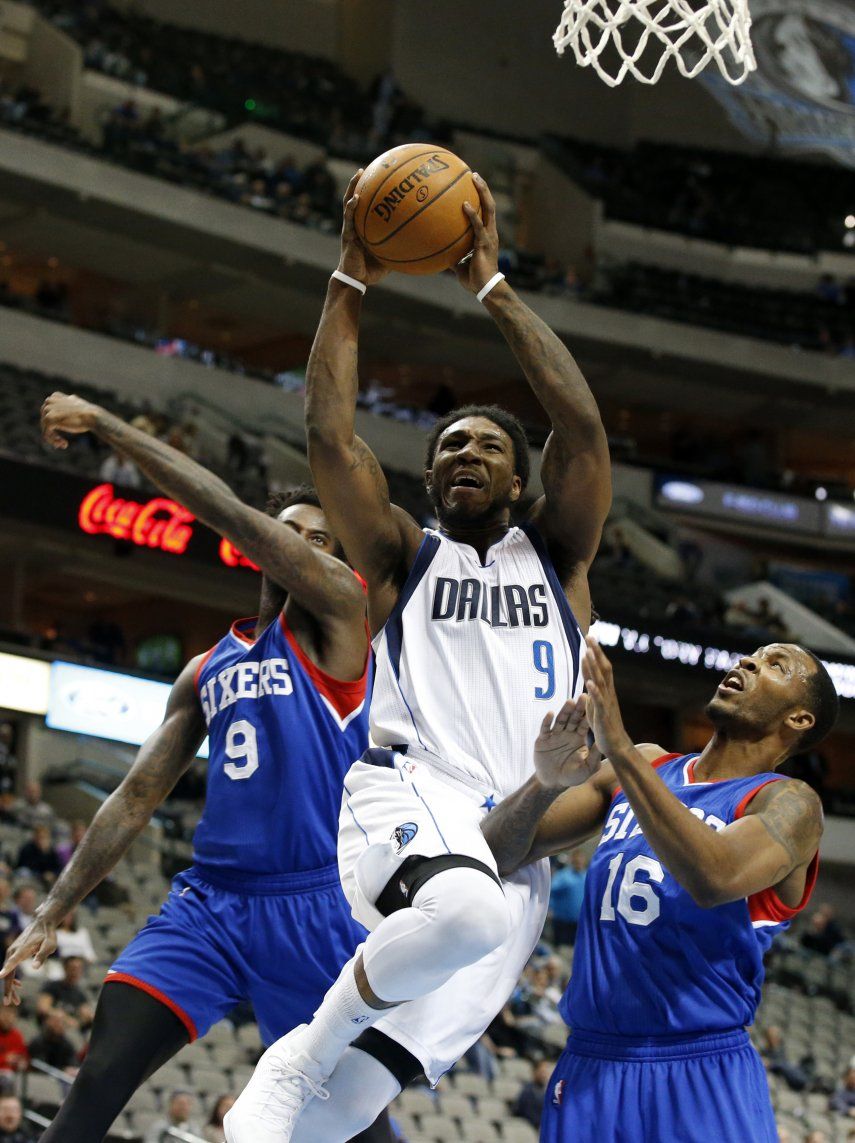 Mavs propinan paliza de escándalo a 76ers