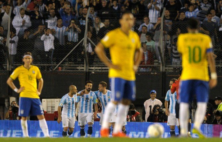 Brasil se refugia en la sombra tras empate con Argentina