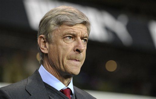 Wenger descarta transferencia de Fábregas al Barcelona