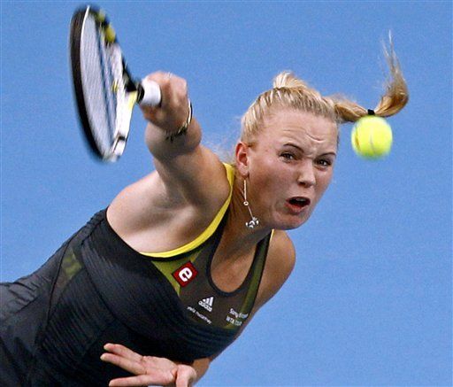Djokovic y Wozniacki a las finales en el abierto chino de tenis