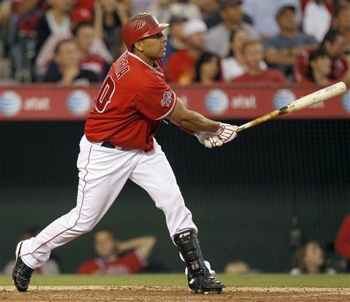 MLB: Angelinos 9, Rangers 7; Rivera impulsa cuatro