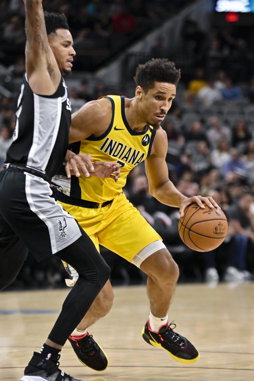 Brogdon anota 26, Pacers se imponen a Spurs