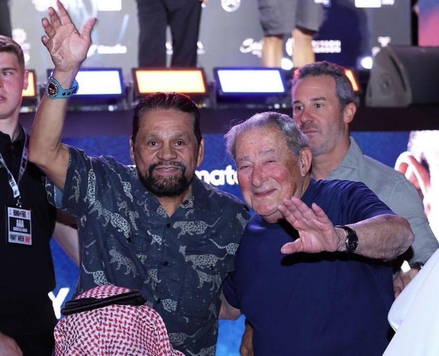 Roberto Durán hizo su aparición en el pesaje de Tyson Fury-Oleksandr Usyk en Riyadh