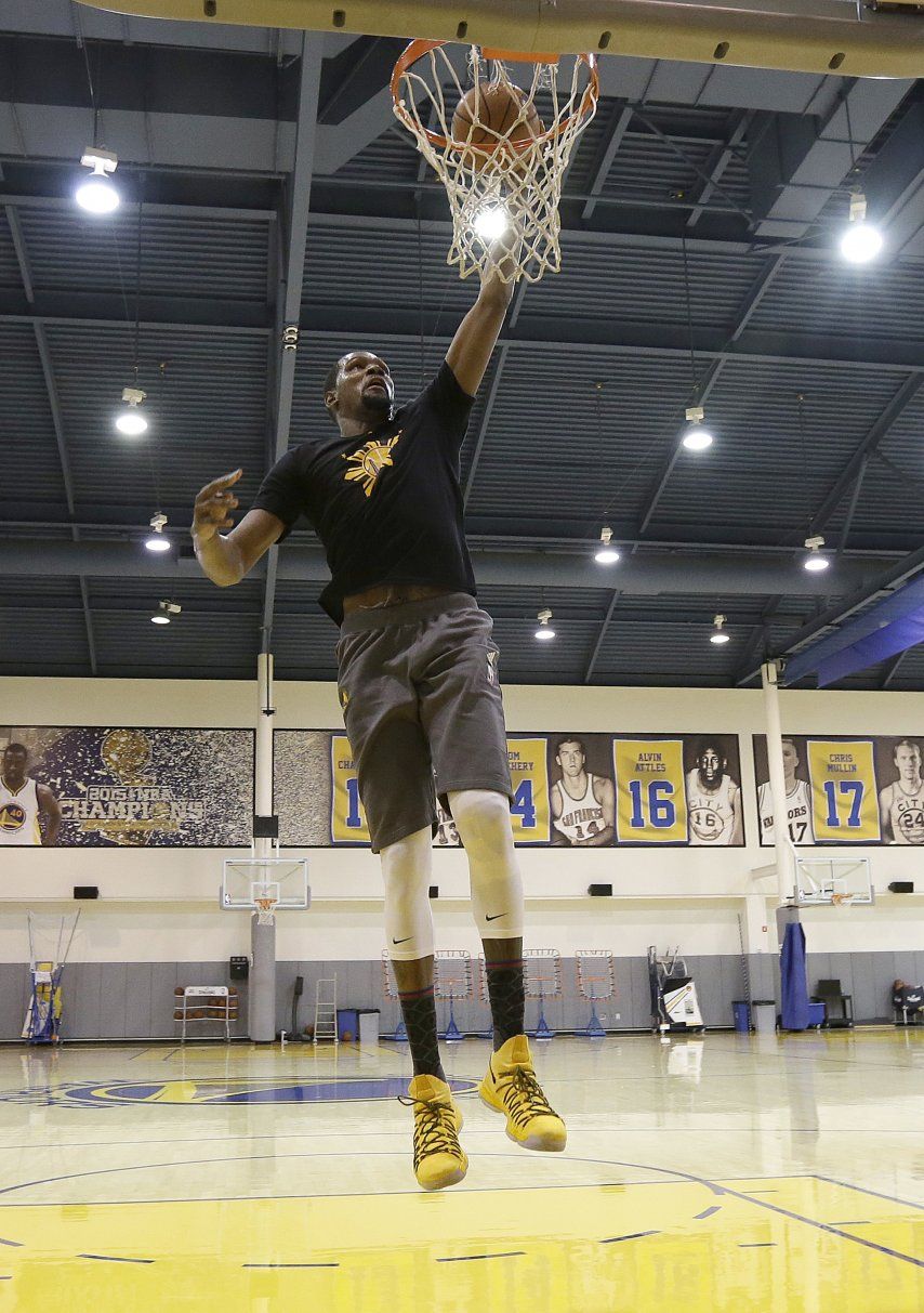 Warriors: Durant ya entrena y podría jugar el sábado