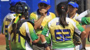 Equipo brasileño de sóftbol reúne fondos para ir a Toronto