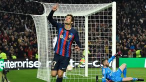 Marcos Alonso anota y se lo dedica a su padre hasta el cielo Foto: AFP