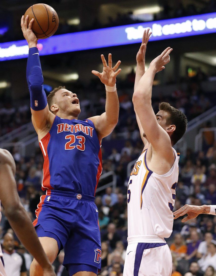 Griffin coquetea con triple-doble en triunfo sobre Suns