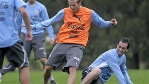 Mundial: Uruguay delinea su equipo enfrentando a Israel