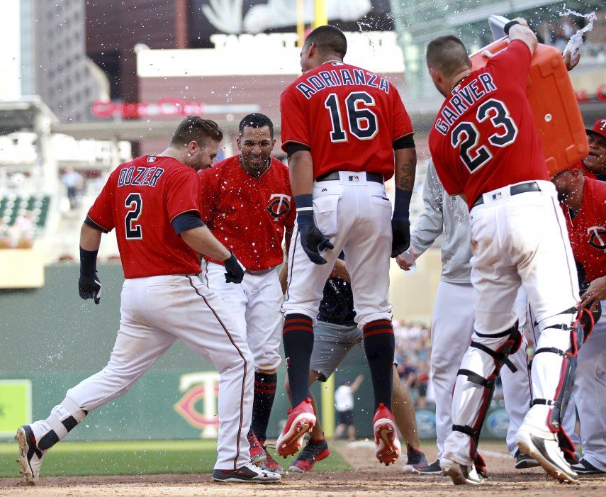 Dozier da grand slam en la 10ma y Mellizos vence 11-7 a Rays