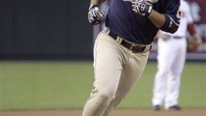 Adrián González conecta de jonrón y lleva al triunfo a los Padres