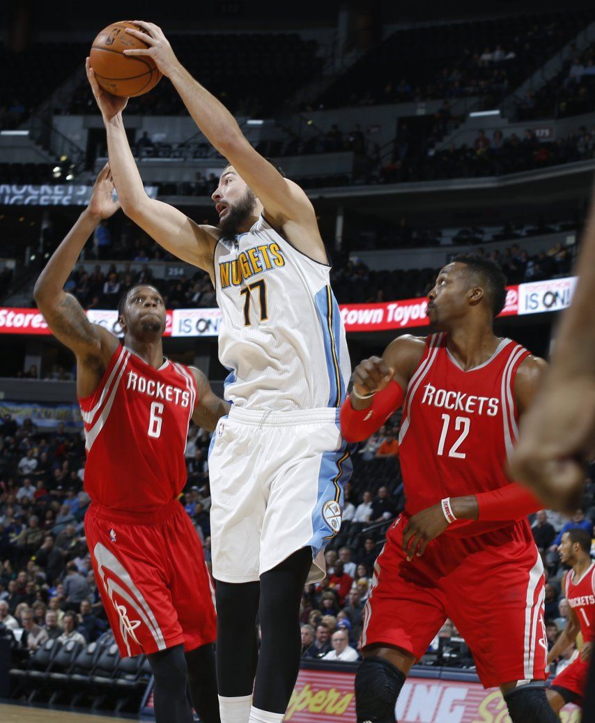 Con 23 puntos de Barton, Nuggets vencen a Rockets