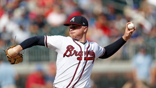 Newcomb y Culberson guían a Bravos en blanqueada a Padres