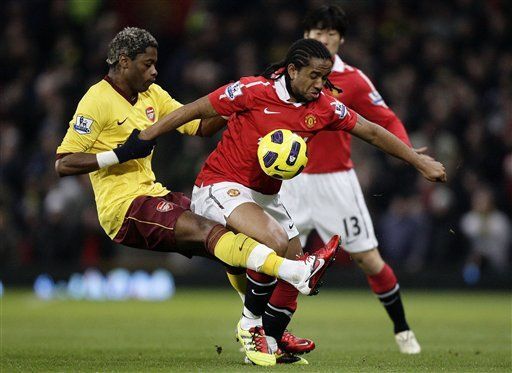 Brasileño Anderson renueva contrato con Man United