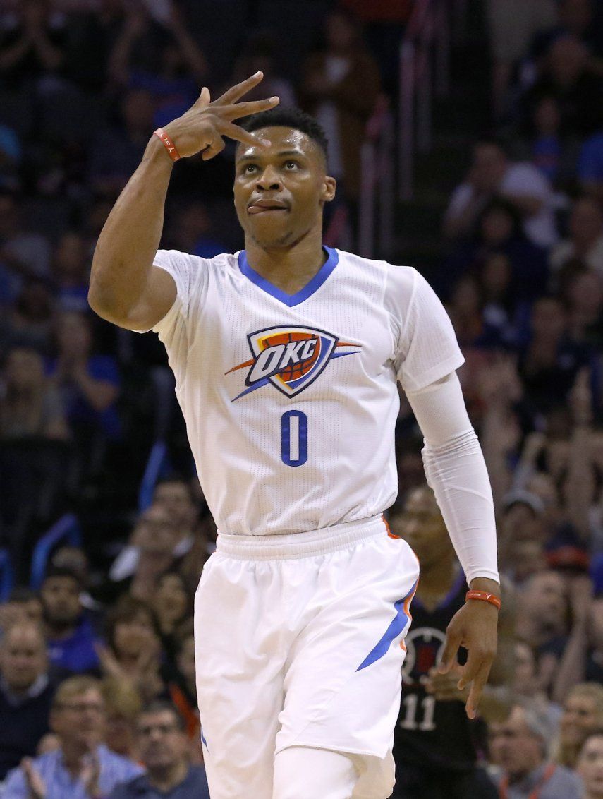 Enceste de Adams le da el triunfo al Thunder sobre Clippers