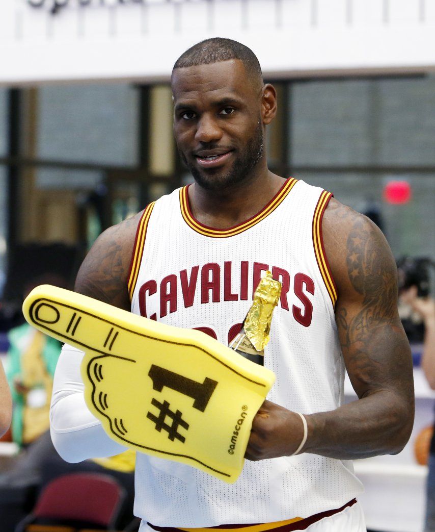 Entrevista AP: LeBron tiene la meta de igualar a Jordan