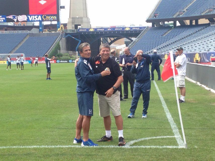 Encuentro de técnicos Bolillo y Pinto en el Gillette Stadium