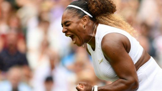 Serena Williams, multada con 10.000 dólares en Wimbledon por dañar una pista