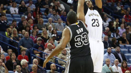 Davis brilla en su regreso a los Pelicans