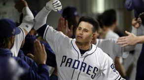 Los Padres derrotan a los Filis con un grand slam de Machado