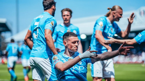 El Manchester City goleó al Fulham y toma el liderato de la Premier League