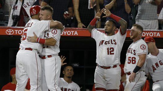 Angelinos derrotan a Marineros 9-3 pese a lesión de Richards