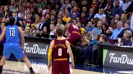 LeBron se cae sobre esposa de golfista en triunfo de Cavs