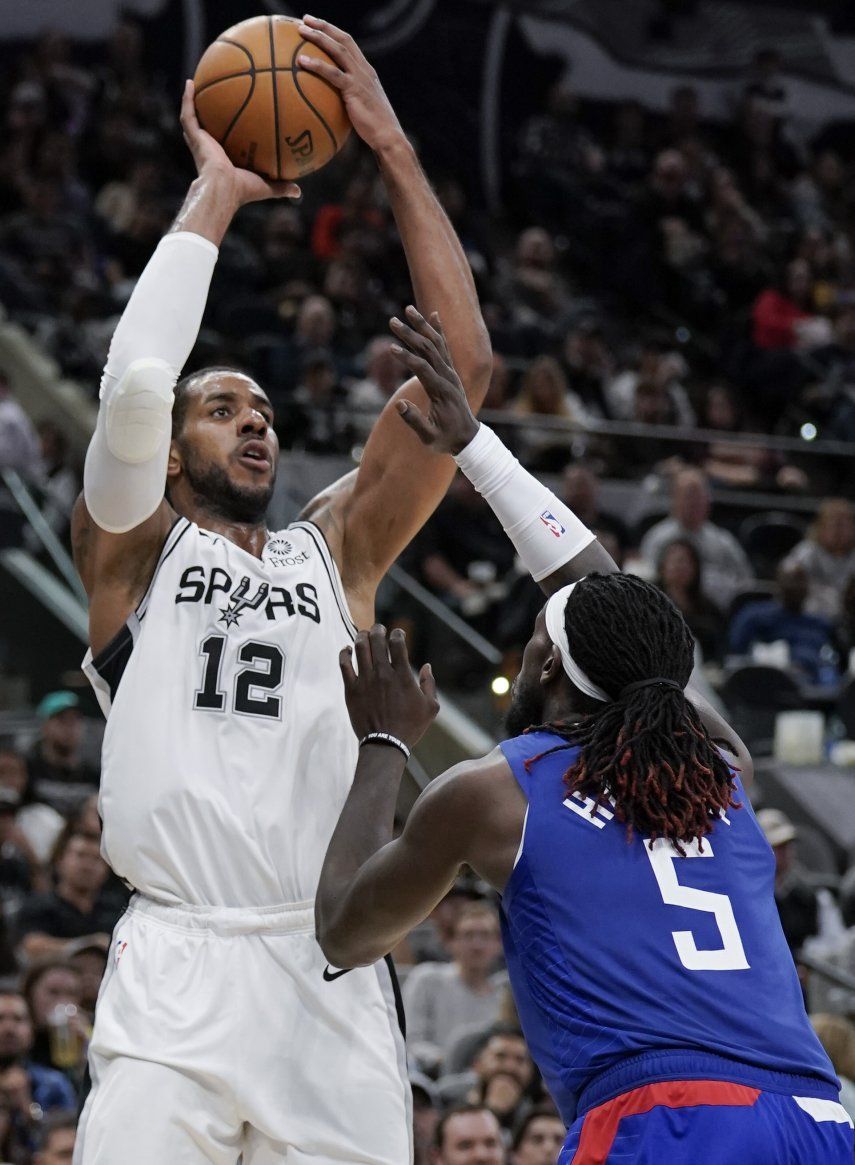 Spurs consiguen triunfo inesperado ante Clippers