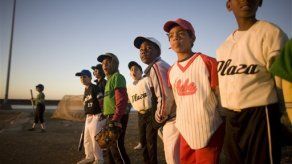 Clásico: Niños cubanos imitar a sus í­dolos del béisbol