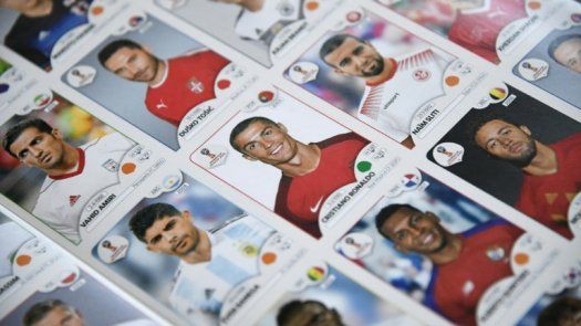 Cromos falsos de Panini, tan populares como los dólares en Perú