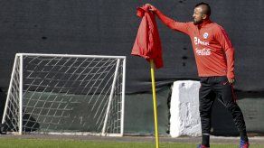 Volante chileno Arturo Vidal niega desórdenes en fiesta