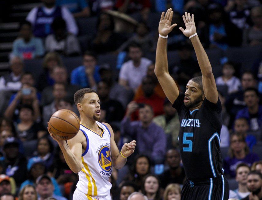 Con 40 de Curry, Warriors vencen a Hornets y se ponen 20-0
