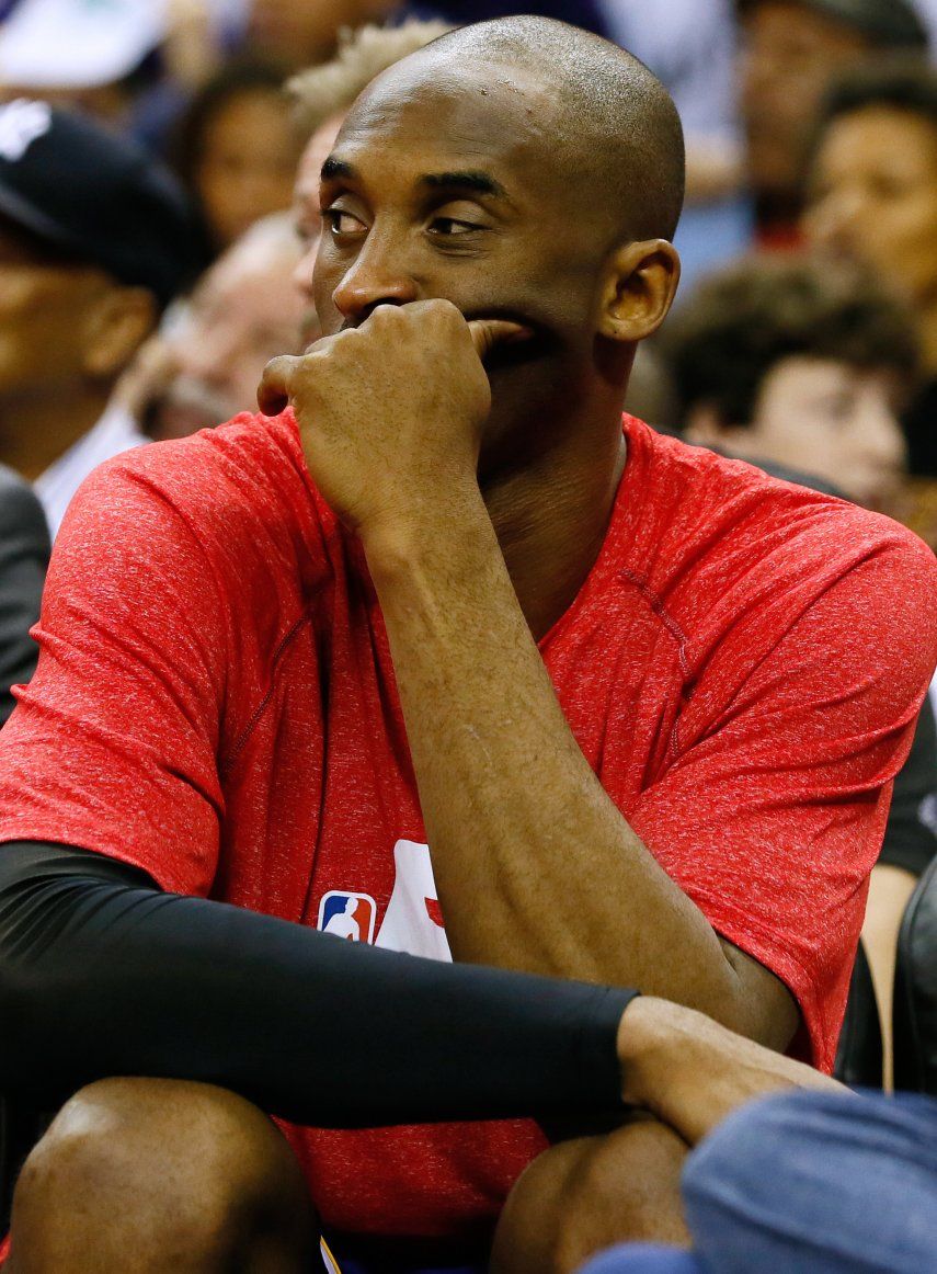 Kobe Bryant tiene rotura de manguito rotador