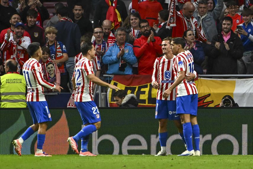 Atlético de Madrid goleó al Sevilla y sigue peleando en LaLiga