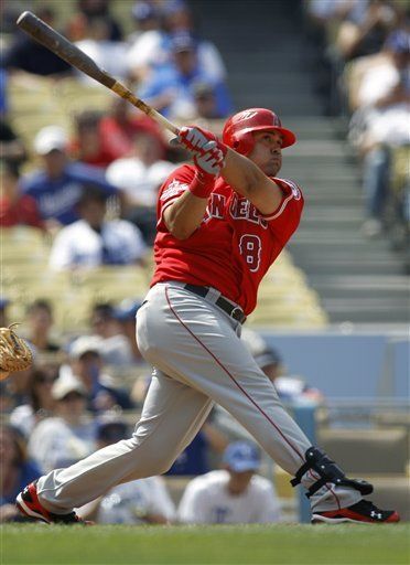 Angelinos 6, Dodgers 4; Morales batea cuadrangular con casa llena